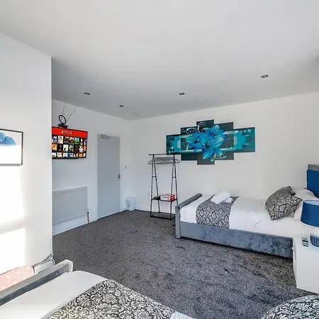 شقة F2Kr - Stylish Home With Free Parking And Wifi *