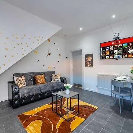 F2Kr - Stylish Home With Free Parking And Wifi * ليدز