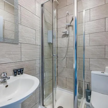 F2Kr - Stylish Home With Free Parking And Wifi ليدز