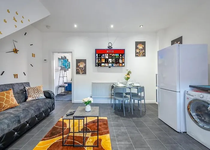 *372kr* For Your Relaxed & Cosy + Free Parking + Free Fast Wifi * Lägenhet